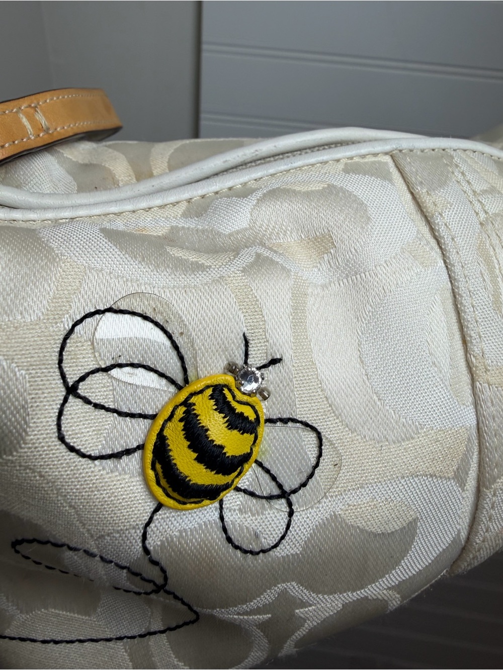 Vintage 2005 Coach Optic Signature Monogram Bumblebee Pouch Cream/ White Silver - Picture 9 of 15